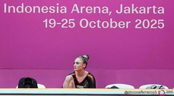 Sabrina Voinea face show la Mondialele de Gimnastică din Jakarta! Evoluții de excepție la bârnă și la sol pentru româncă