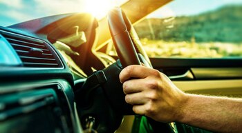 Valul de căldură lovește și sub capotă: avariile auto, în creștere cu 20%