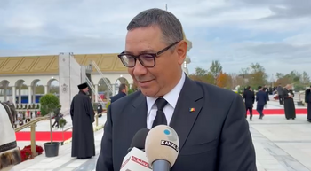 Victor Ponta, prezent la Sfințirea Picturii Catedralei Neamului, salută construirea lăcașului: „Intrăm și noi în (…)