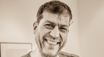 Artan s-a stins din viață. Solistul trupei Partizan și fondatorul Timpuri Noi a suferit un accident vascular