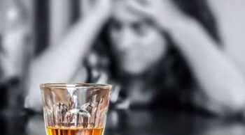O mamă beată turtă și-a pierdut fetița de 2 ani pe o stradă, în mijlocul nopţii