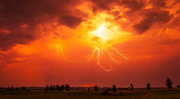 Alertă de Cod PORTOCALIU în București și în alte 14 localități din Ilfov: Vijelii și averse cu descărcări electrice (…)