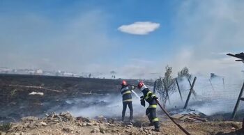 Incendiu la ieșirea din Craiova. Fum dens, mesaj RO-Alert transmis populației (Video)