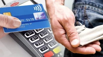 Au furat cardul unui bărbat şi au făcut 33 de operaţiuni financiare – prejudiciul se ridică la 20.000 de lei