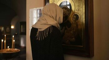 Ce se întâmplă dacă îți tunzi părul în Postul Adormirii Maicii Domnului. Superstiții rare transmise din bătrâni