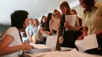 12.000 de oferte de muncă pentru românii fără studii superioare. Care sunt salariile?