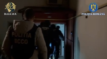 Înșelăciuni prin accesarea ilegală a unor conturi de socializare. DIICOT a făcut percheziții în Bihor și alte 9 județe