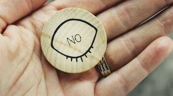 4 moduri elegante de a spune „NU”: Obiceiurile oamenilor cu limite sănătoase