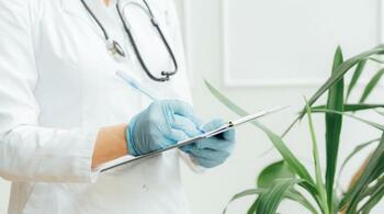 5 motive pentru care tratamentele proctologice minim invazive sunt alegerea ideală