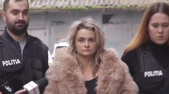 Primele imagini cu Amalia Bellantoni încătușată! A fost ridicată de mascați din casă