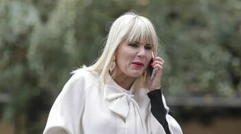 Elena Udrea a plecat din țară! Unde s-a dus cu fiica ei! – GALERIE FOTO