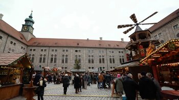 Peste 2.500 de târguri de Crăciun sunt programate să îşi deschidă porţile în Germania, unde sunt aşteptaţi zeci de (…)