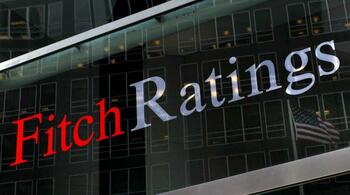 Analiza Fitch Ratings: veniturile românilor scad, iar inflația crește