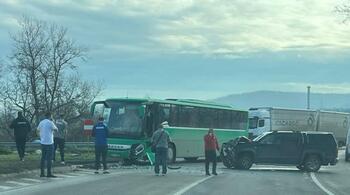 Autocarul echipei de handbal CSM Sighișoara, implicat într-un accident în drumul spre Baia Mare