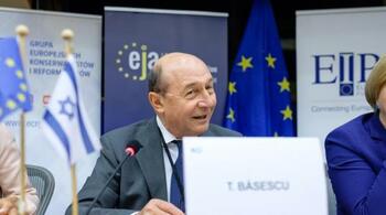 Traian Băsescu: Benzinăriile Lukoil nu sunt o problemă... Dar rafinăria, dacă o iei, te frigi. Trebuie să o vândă, (…)
