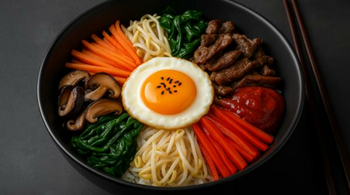 Bibimbap tradițional: cum prepari rețeta originală coreeană