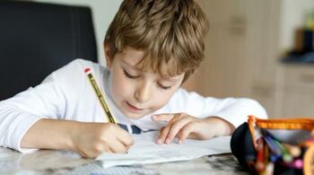 Care este pluralul corect al cuvântului „barem”? Mulți români greșesc fără să-și dea seama