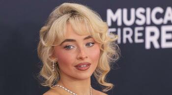 Carly Simon o apără pe Sabrina Carpenter, criticată pentru coperta provocatoare a noului ei album