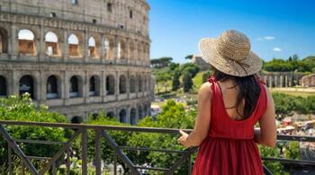 Cheltuielile românilor pentru vacanţe în străinătate şi turism de afaceri vor depăşi 11 miliarde de euro, în 2025