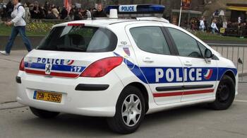 Cinci noi arestări în ancheta privind jaful bijuteriilor regale de la Luvru