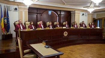Curtea Constituţională amână pentru 25 noiembrie legea referitoare la plata pensiilor private