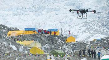 Dronele - „angajate” ca gunoieri, pe Everest