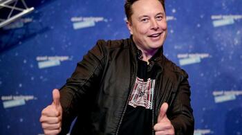 Elon Musk ar putea deveni primul trilionar din lume, printr-un pachet uriaș de acțiuni Tesla