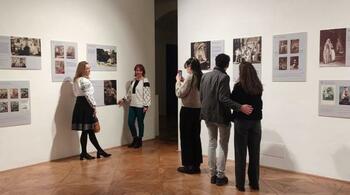 Expoziția „Regina Maria – Ambasador irezistibil al istoriei și artei populare românești”, vernisată la ICR Viena
