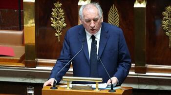 Criză politică la Paris: Guvernul francez se prăbușește după ce parlamentarii votează pentru demiterea (…)