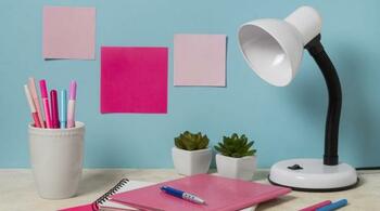 Iluminatul corect pentru birou: cum să eviți oboseala ochilor