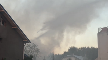 Incendiu puternic în București. Patru case ard cu flacără deschisă. Primele informații transmise de autorități