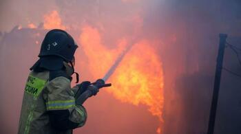 Incendiu la o rafinărie din Leningrad în urma unui atac cu drone