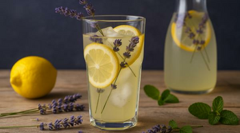 Limonadă cu lavandă, rețeta florală perfectă pentru zilele toride