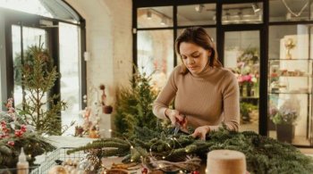 Magia Sărbătorilor la Maison Dadoo: Aranjamente de Crăciun și buchete create în inima Bucureștiului