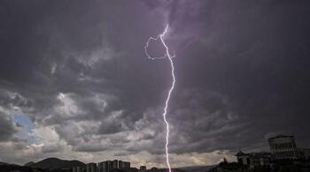 Meteorolgii anunţă vijelii şi posibil grindină la Capitală, vineri seara