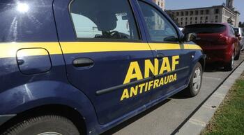 Inspector antifraudă prins în flagrant în timp ce primea mită de 3.000 de lei