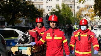 Pompierii evacuează locatari ai unui bloc din Capitală, după ce o țeavă de gaze a fost avariată