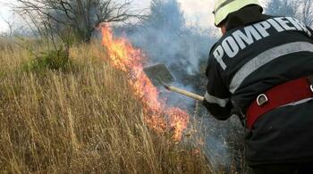 Pompierii români ajută la stingerea incendiilor din zona Atenei. Un nou contingent a ajuns în Grecia