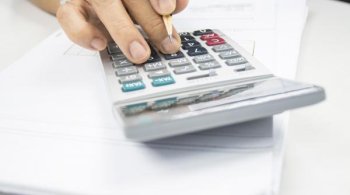 Prețul argintului la maxim istoric în 2025: Deficitul de ofertă și cererea globală