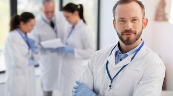 Proiect: Medicii care răspândesc informații false vor fi sancționați disciplinar