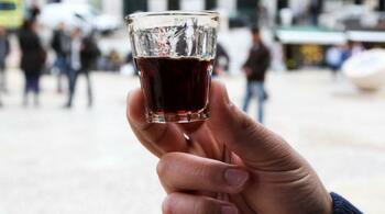 Rețete de toamnă. Cum prepari acasă lichior de struguri negri
