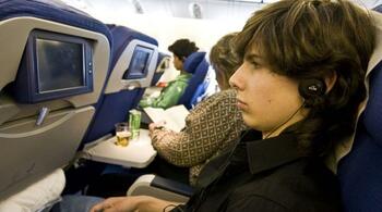 Sfaturile unui însoțitor de zbor: Ce băuturi să nu consumi în avion