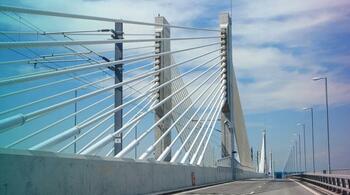 Sinecurile din Ministerul Transporturilor rămân neatinse: 4.000 pe lună, pentru a „păzi” un pod