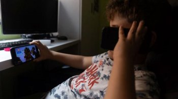 Smartphone-ul fură copilăria: telefoanele date prea devreme cresc riscul de depresie și obezitate!