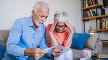 Statul român comite un abuz împotriva a un milion de pensionari, condamnați să supraviețuiască cu doar 43 de lei pe zi