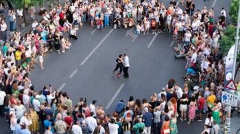 Străzi Deschise – București, Promenadă urbană: pe 23 și 24 august, Calea Victoriei și Piața Amzei devin scene pentru (…)