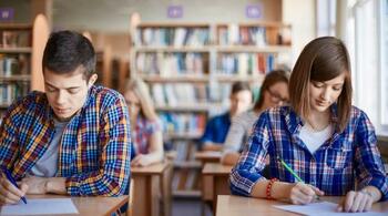 Gata cu munții de teme! Noi reguli anunțate de Ministerul Educației. Elevii nu mai pot fi „îngropați” în caiete: (…)