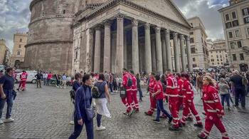 Un turist japonez a murit după ce a căzut de pe zidul de protecție al Panteonului din Roma