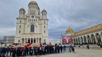 REPORTAJ: Ultima noapte de închinare în coada „legionarilor”