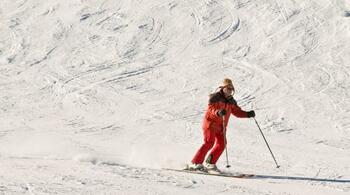 Vacanța de schi 2026: când au liber elevii din fiecare județ. Calendarul complet al anului școlar 2025-2026